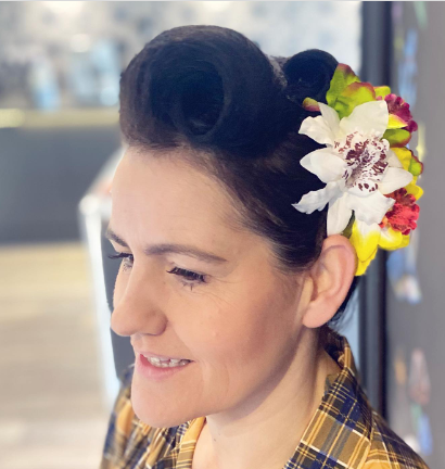 Floral Side 50s Hairstyle For Women