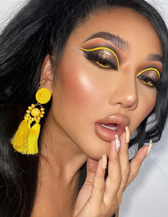 Sunny Yellow Glam Makeup Looks
