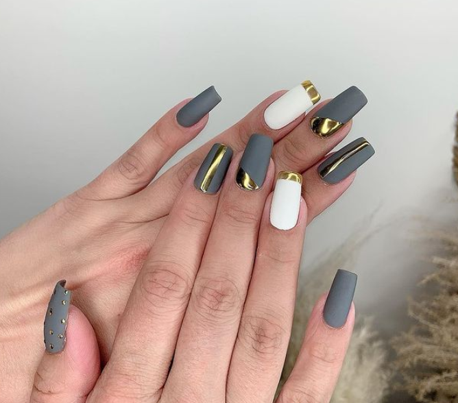 gold nails design
