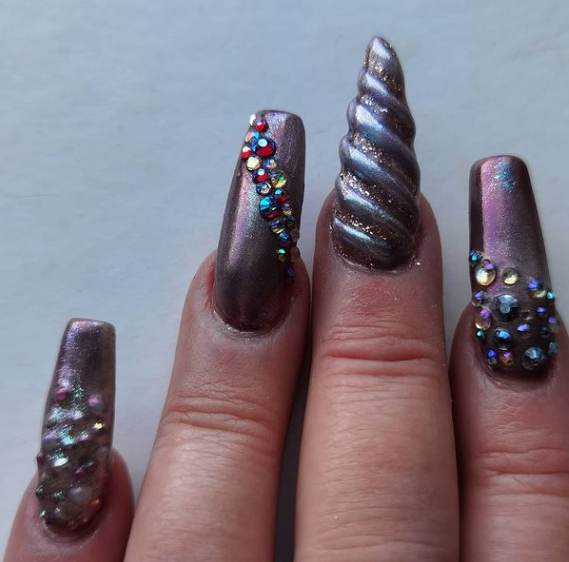 dark nail design