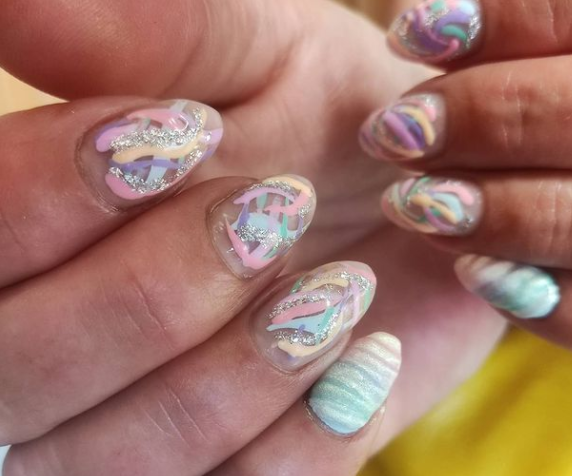 swirls nail art