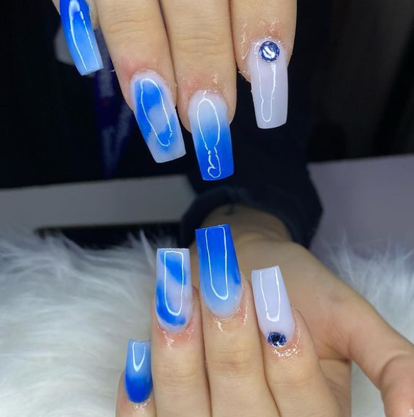blue nail art 