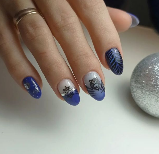 blue nail design