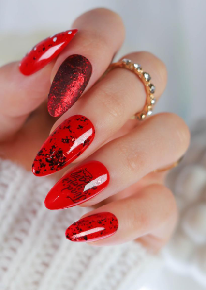 red nails design