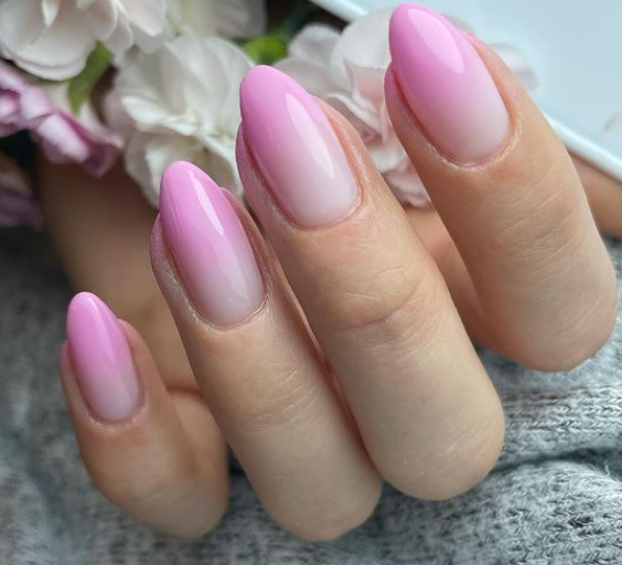 pink nails 