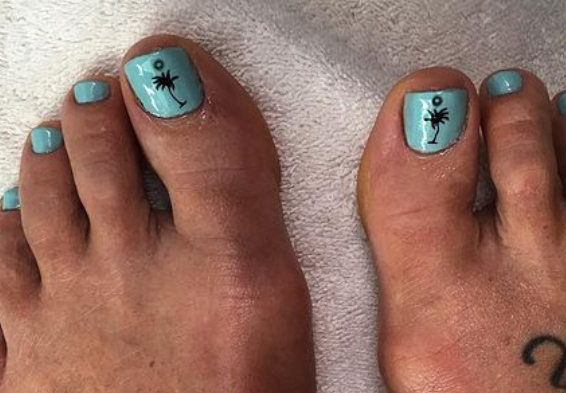 blue toe nail art