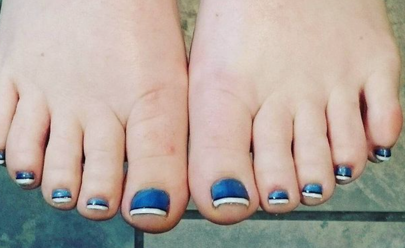 ocean toe nail art