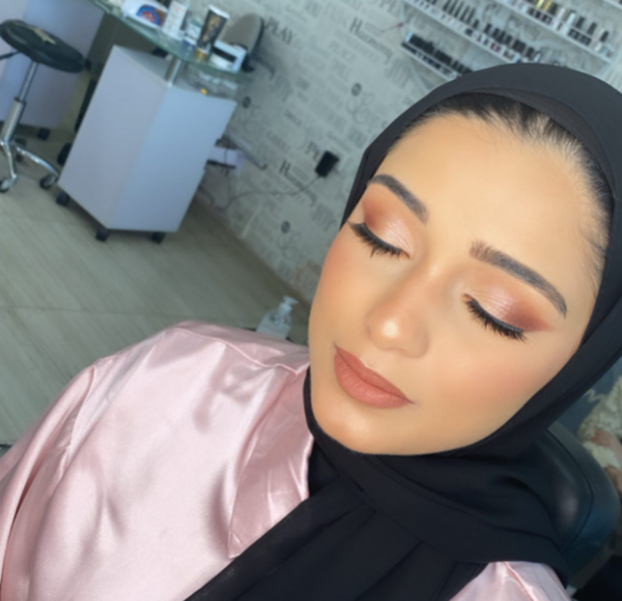 Glowing Pink Glam Soft Makeup Looks