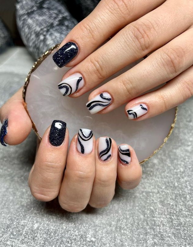 Sparkle Blacky Shine White Nails With Design