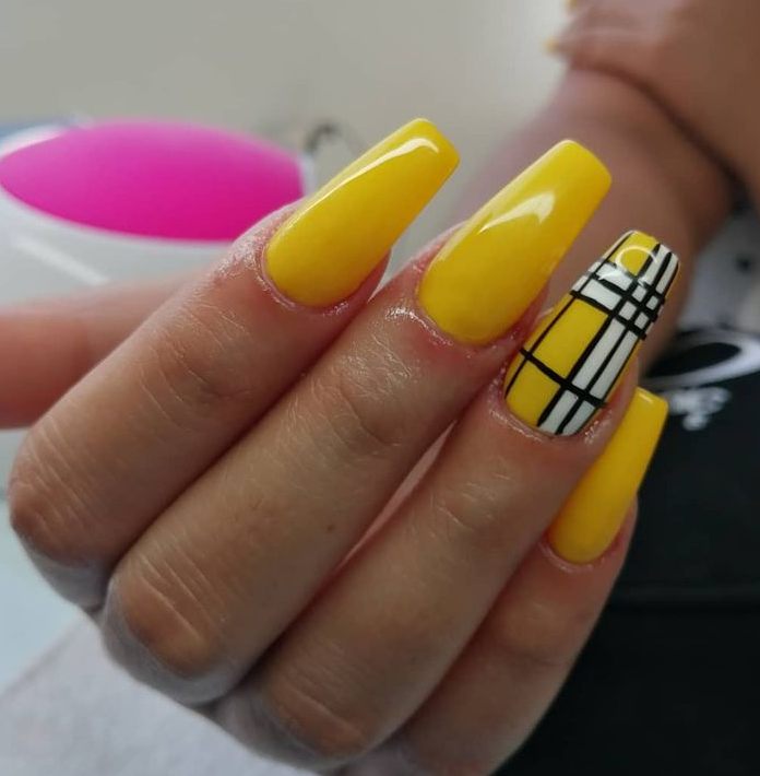 yellow stripes nail art
