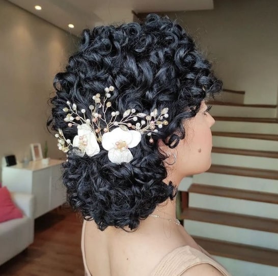 Antique Clip Bride’s Wedding Hairstyle For Naturally Curly Hair
