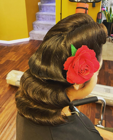 Classic Look Vintage Retro Hairstyle
