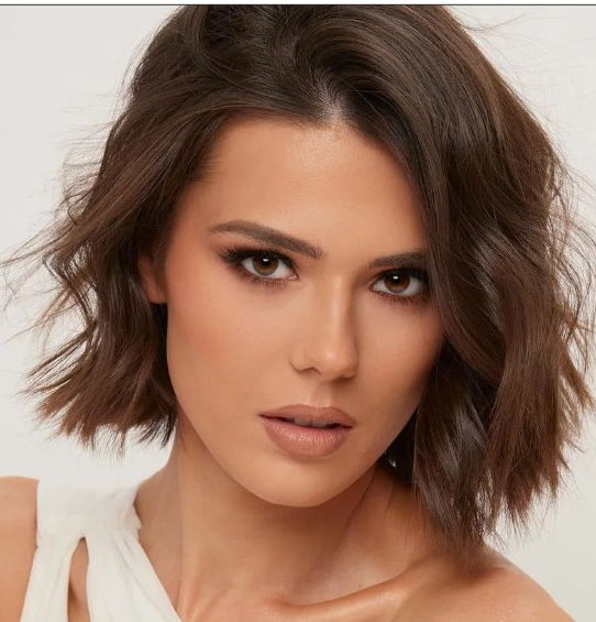 Fuses Short Wavy Hairstyles
