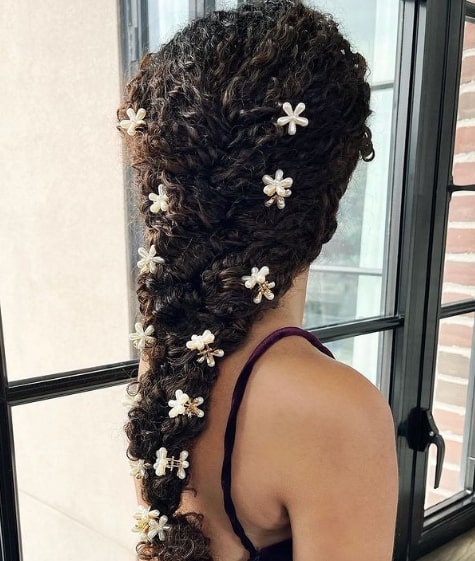 Jaw Dropping Bride’s Wedding Hairstyles For Naturally Curly Hair