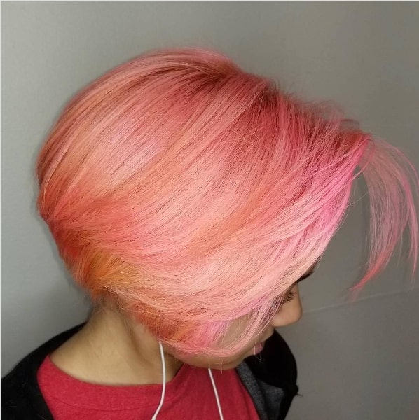 Pink Highlighted and Feathered Short Hairstyles for Women