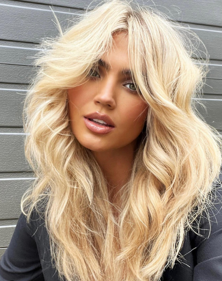 Reflective Blonde Layered Hairstyle