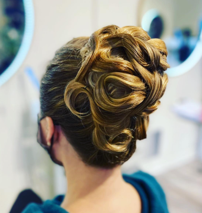 Sculpted Vintage Retro Hairstyle