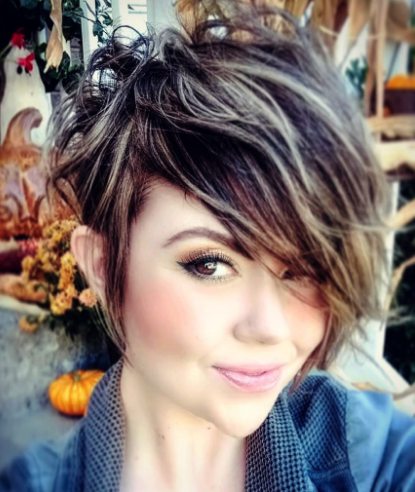 Side Pixie Messy Short Hairstyle For Women