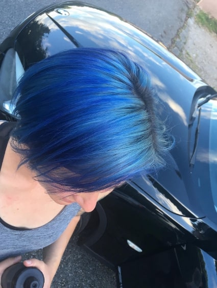 Sliding Dark Blue Hair Ideas