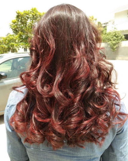 Smoothie Waves Brown Hair With Red Highlights