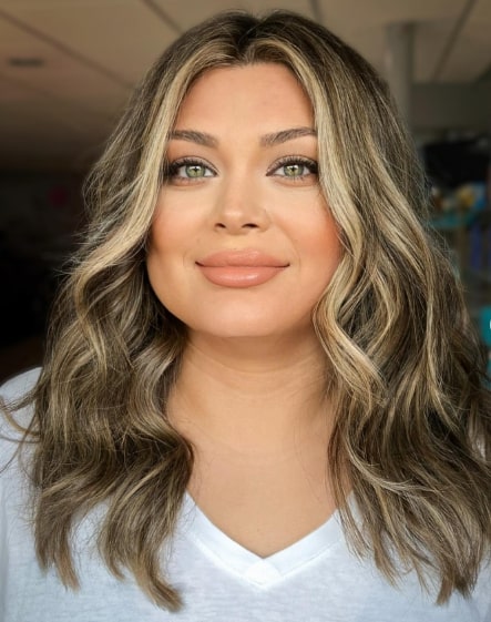 Wavy Medium Hairstyles For Round Faces