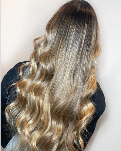 Winter Blonde Hairstyle For Wavy Hair
