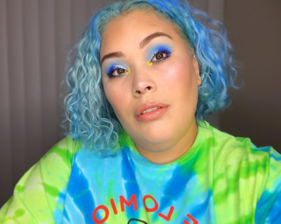 Blue Bob Curly Hairstyle For A Double Chin