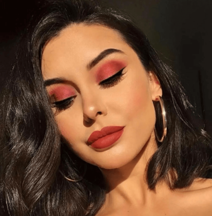 Elegant Eye And Lips Red Makeup Looks
