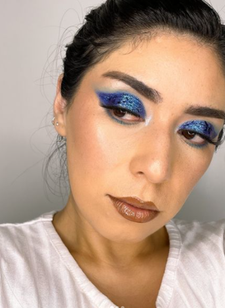 Fabulous Curved Shade Blue Makeup Looks