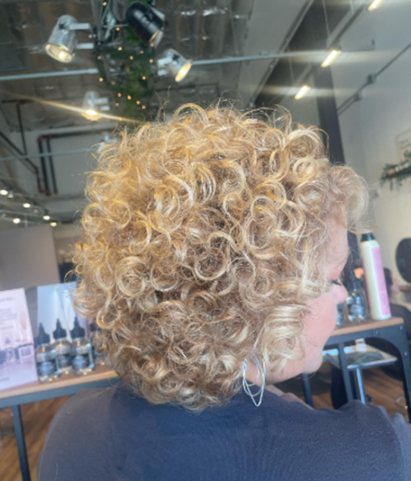 Golden Curly Hair Blonde Hair Colors