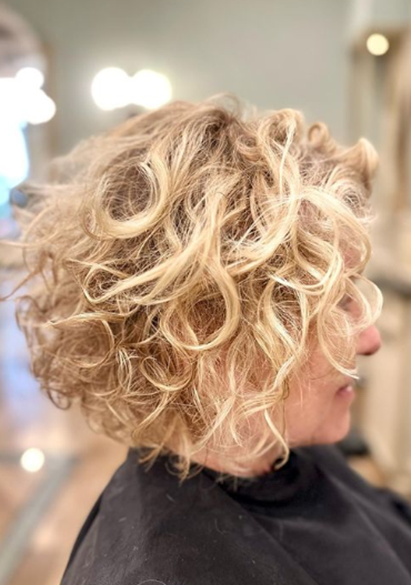 Messy Bob Wavy Hairstyle For Women Over 50