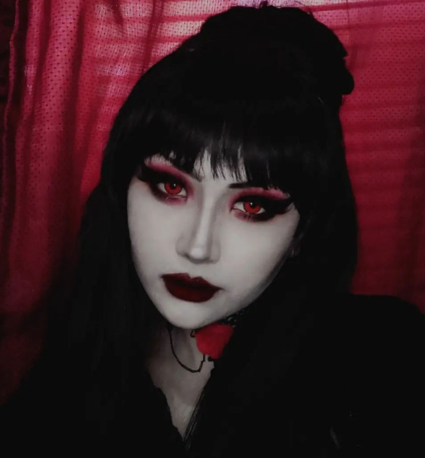 Red Glow Freaky Gothic Makeup