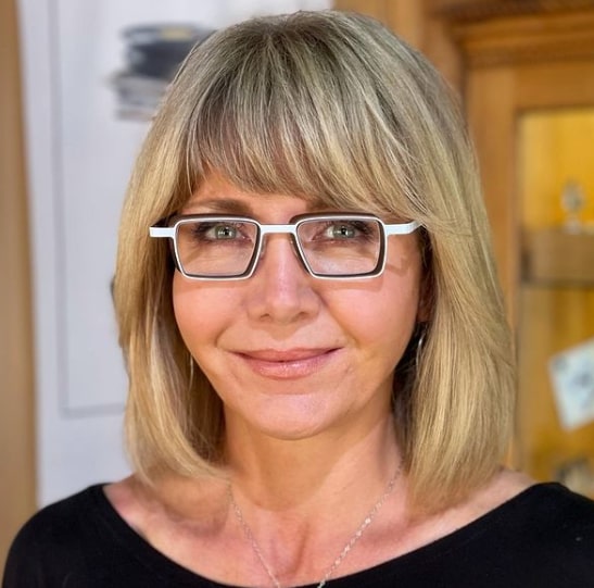 Shaggy Hairstyles For Women Over 50 With Glasses