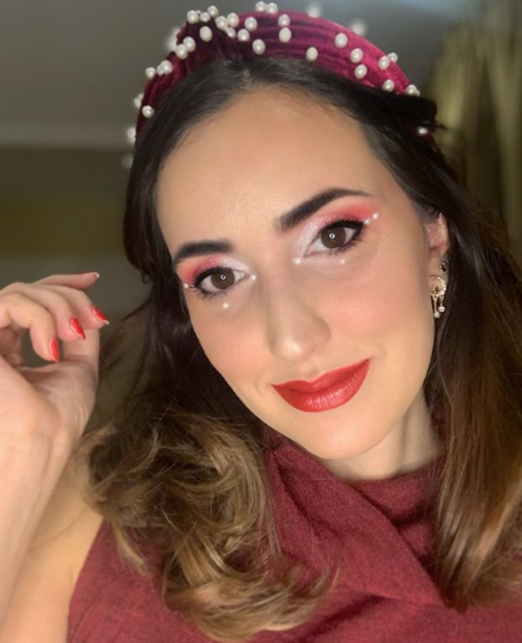 Shiny Shadow Red Makeup Look