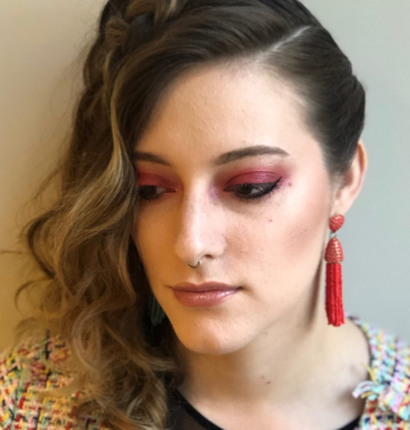 Simple And Glossy Red Eyeshadow Looks