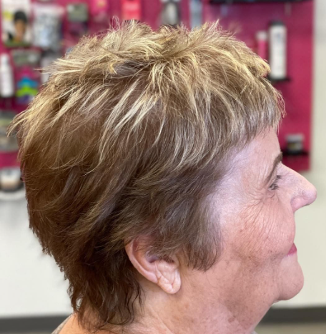 Stunning Hairstyle For Women Over 50 With Double Chin