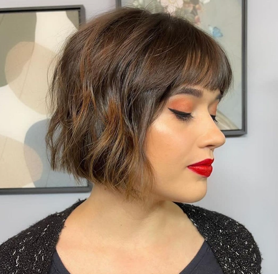 Jaw-Length Short Hairstyle With Highlight